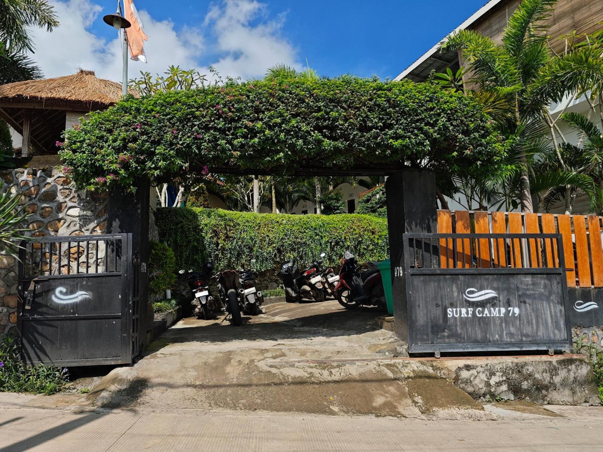 Hotel Surf Camp 79 Kuta  Esterno foto