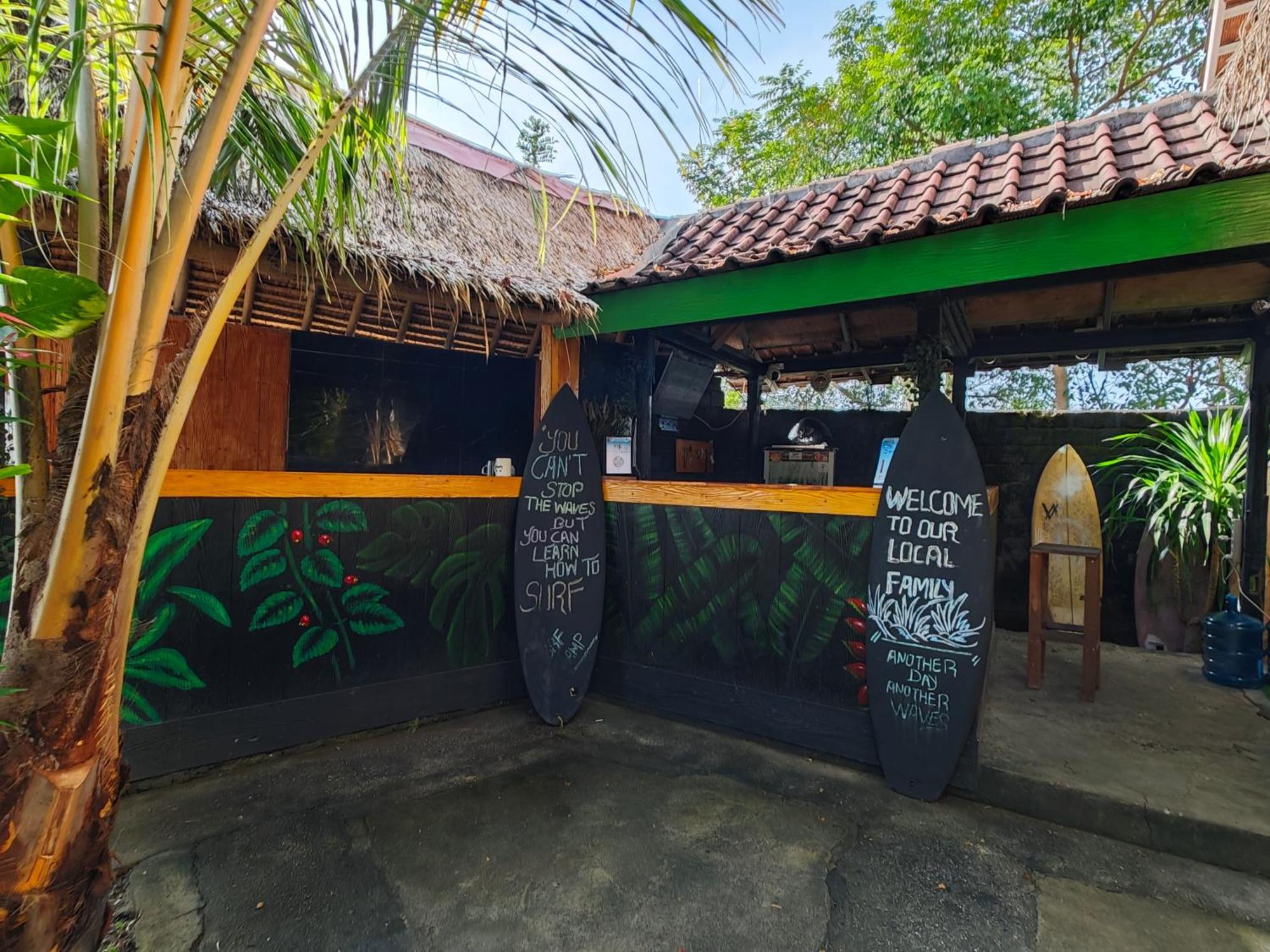 Hotel Surf Camp 79 Kuta  Esterno foto